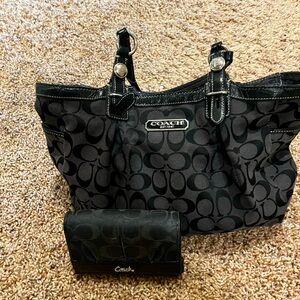 Black coach purse and wallet!! Great condition!